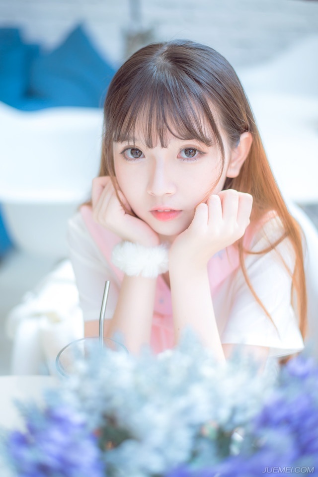 “这……”斥候苦涩的看了邓贤一眼。